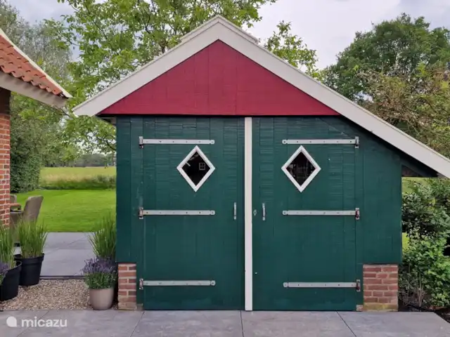 Schuurtje voor fietsen, hout voor de kachel en sport & spel